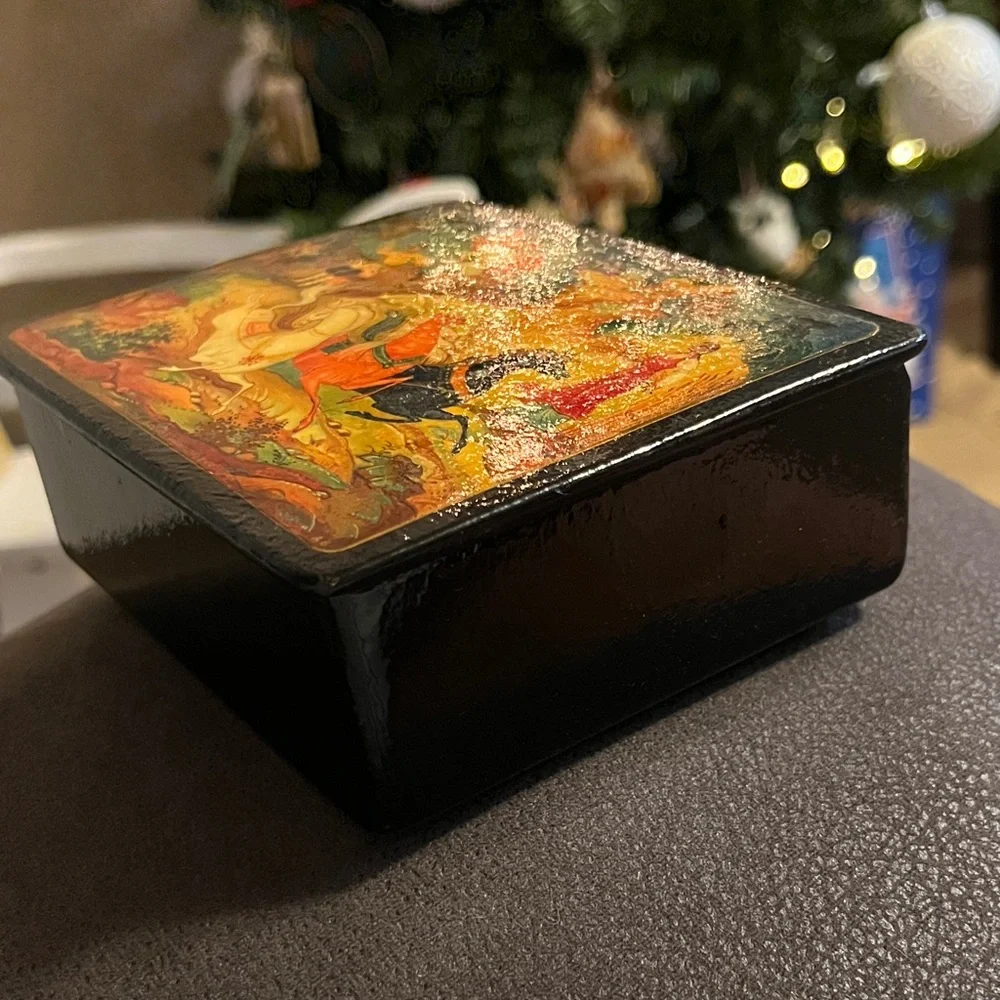 Hand-Painted Russian Lacquer Box | Folk Art Trinket Box | Soviet Era - Picture 4 of 4